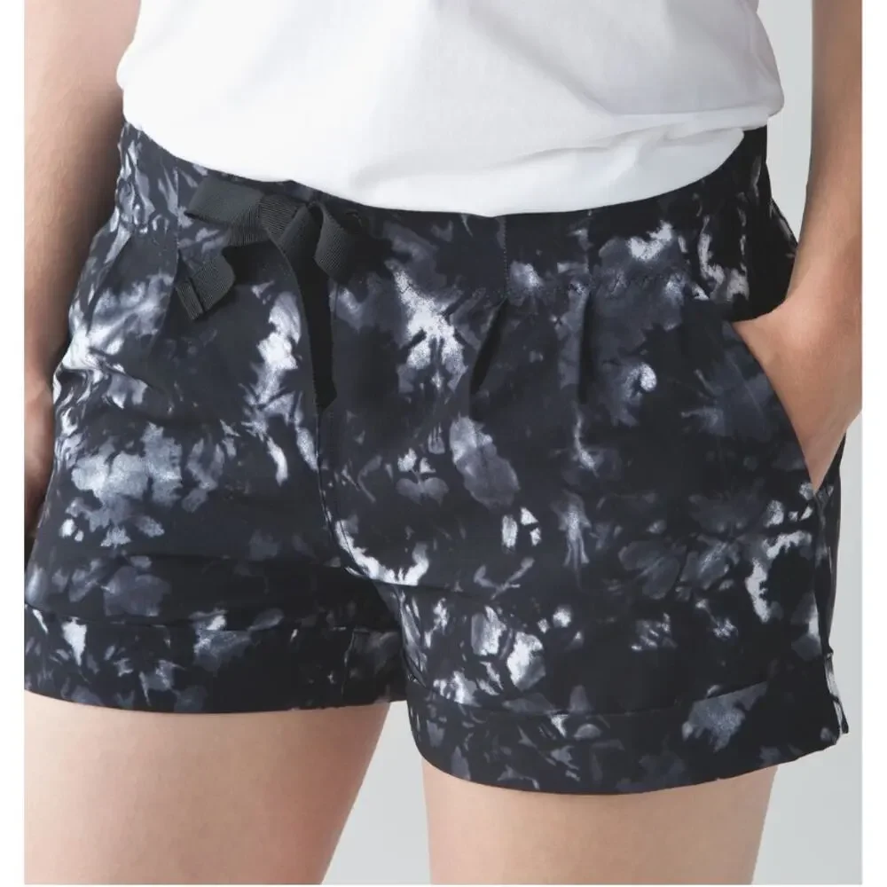 Lululemon Spring Break Away Short 10 Dusk Dye White Black Athletic EUC - Picture 1 of 13